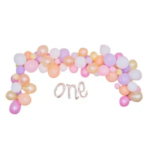 Organisk klase / bue: Light pastel backdrop with streamers - 4m