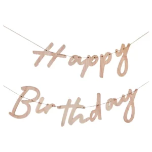 Banner / Girlander: "Happy birthday" i tre - Trefarget - 1,5m