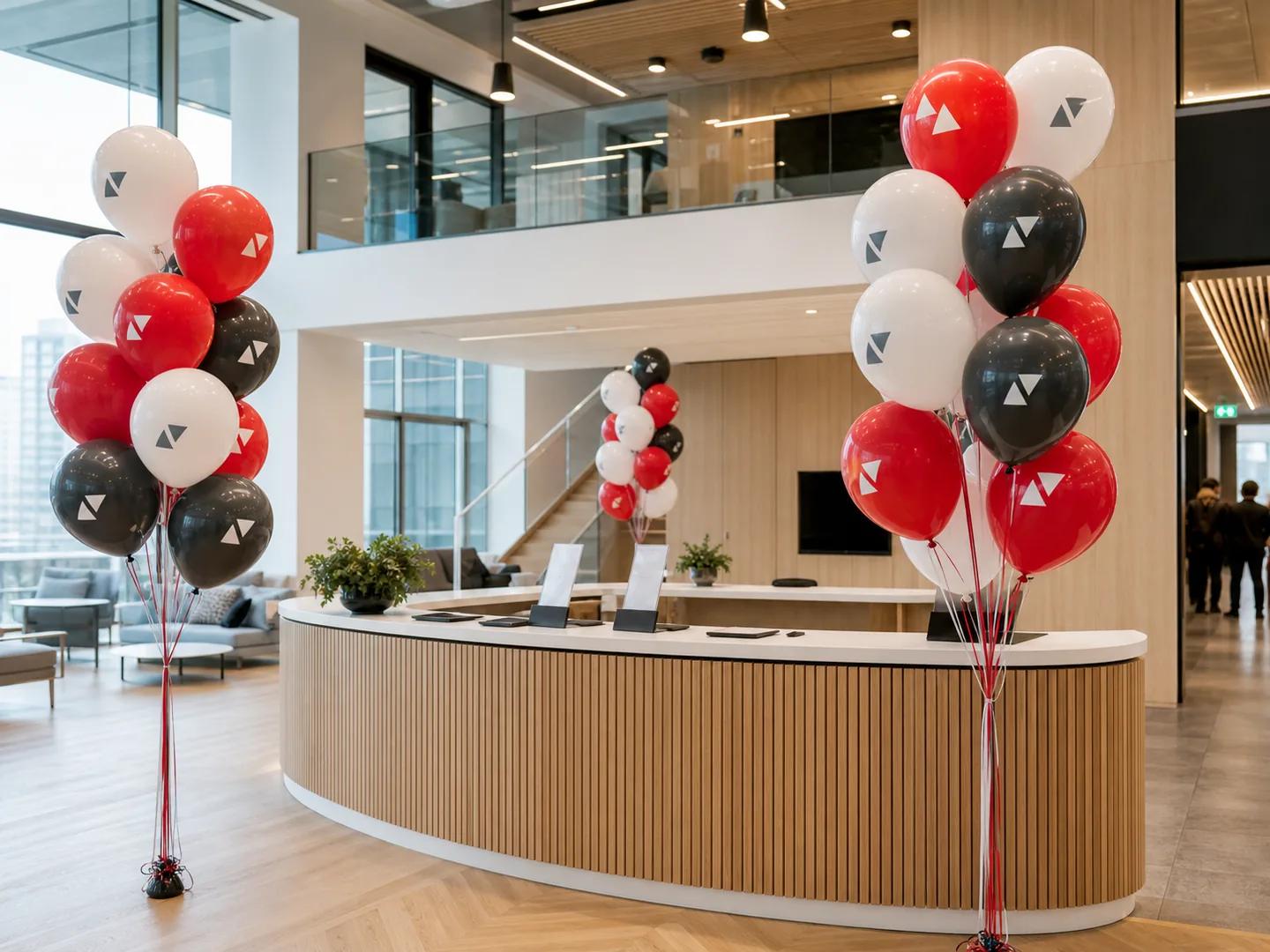 Detaljbilde av logoballonger til bedrift og event i bruk på et bedriftsarrangement