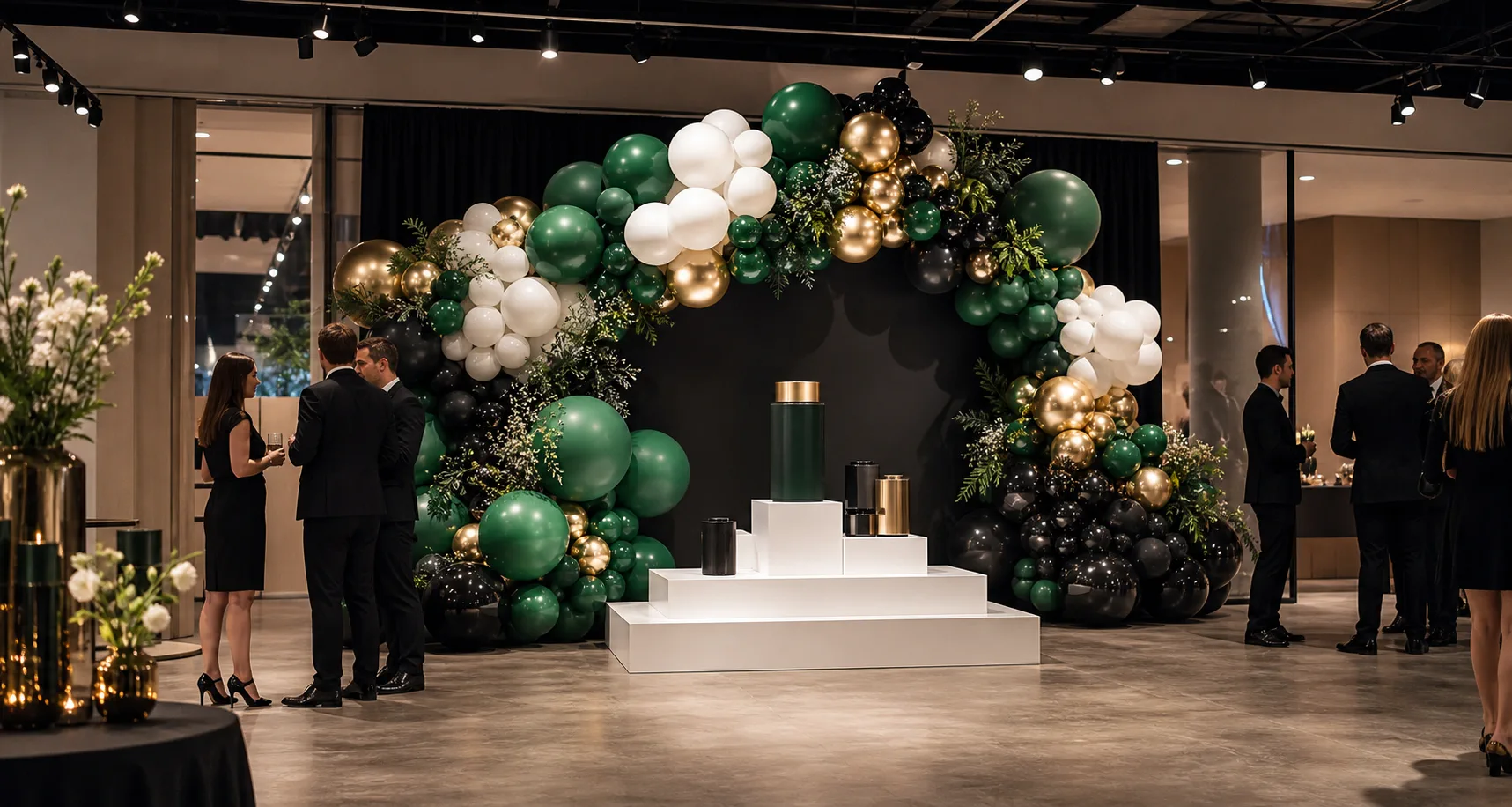 Ballongdekor rundt produkt og backdrop ved produktlansering